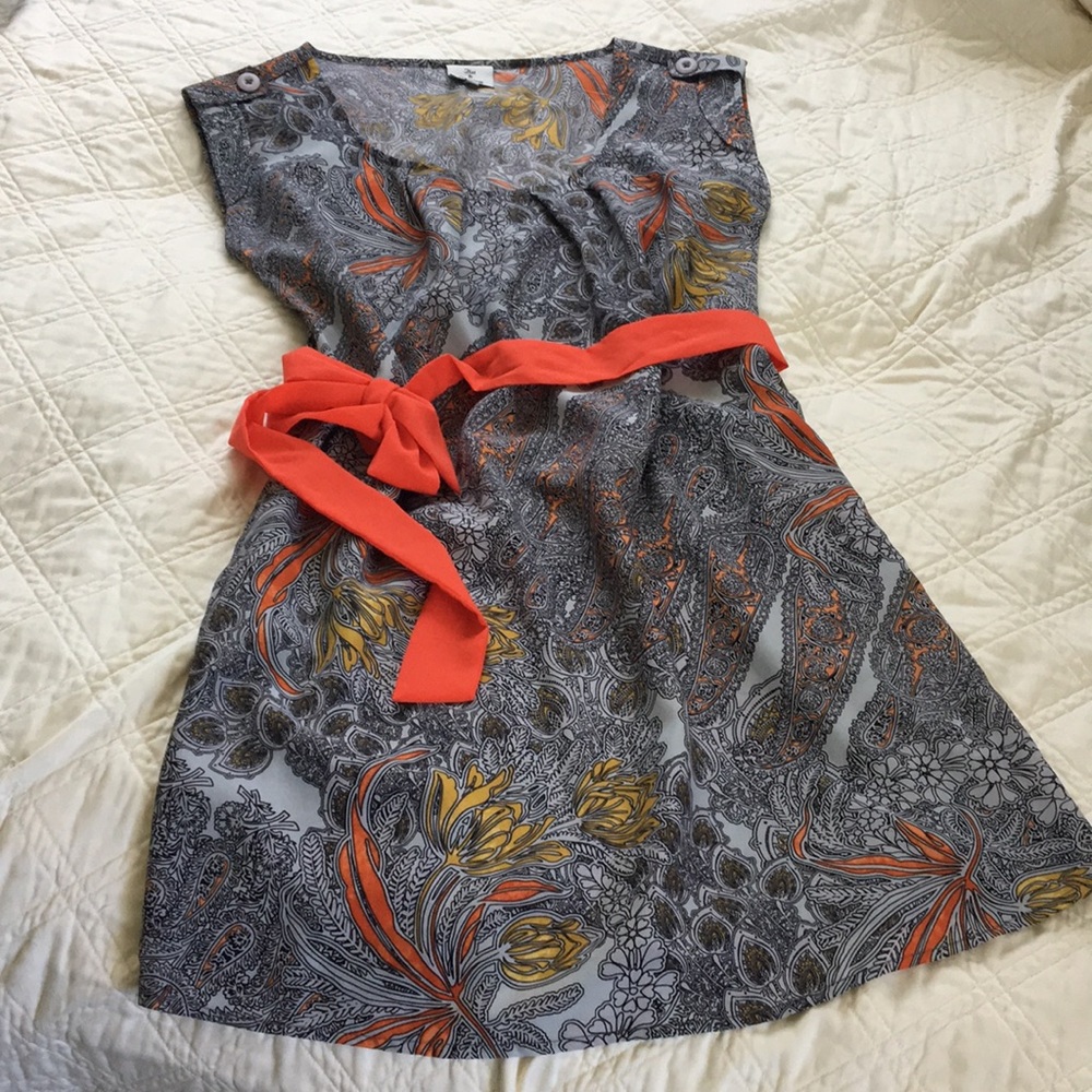 Slinky grey paisleys dress with functional pockets